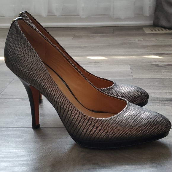 Coach - Picture 7 of 7